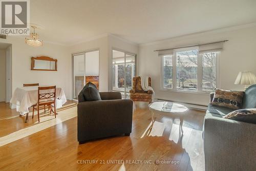 207 - 1 Heritage Way, Kawartha Lakes (Lindsay), ON - Indoor Photo Showing Living Room