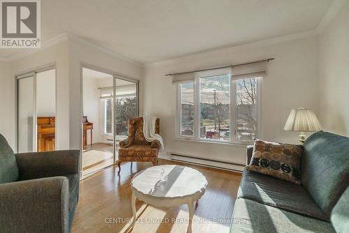 207 - 1 Heritage Way, Kawartha Lakes (Lindsay), ON - Indoor Photo Showing Living Room