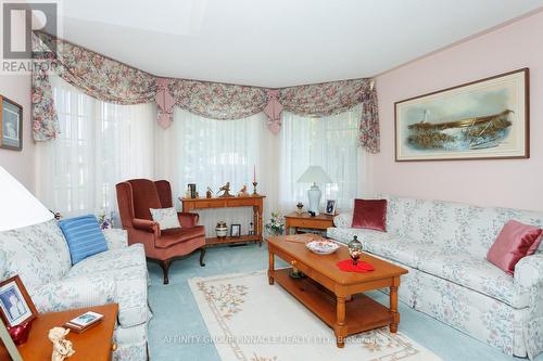 16 Hillview Drive, Kawartha Lakes (Bobcaygeon), ON - Indoor Photo Showing Living Room