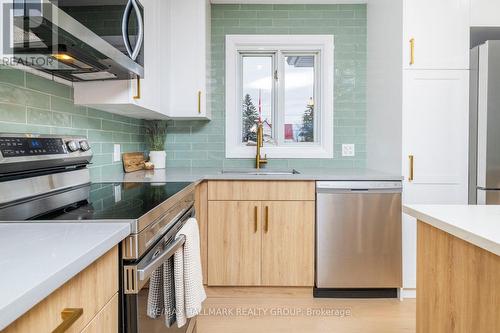 5020 Dunning Road, Ottawa, ON - Indoor Photo Showing Kitchen