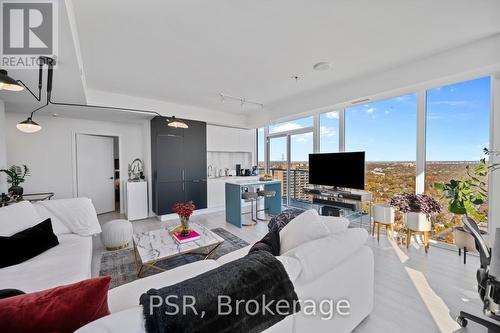 3101 - 33 Helendale Avenue, Toronto, ON - Indoor Photo Showing Living Room