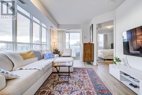 810 - 125 Western Battery Road, Toronto, ON - Indoor Photo Showing Living Room