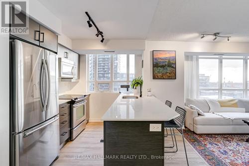 810 - 125 Western Battery Road, Toronto, ON - Indoor Photo Showing Kitchen