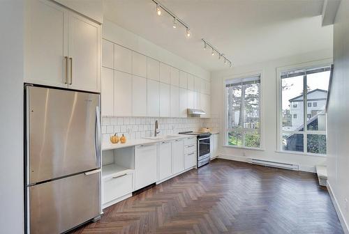 15938 27 Avenue, Surrey, BC - Indoor Photo Showing Kitchen With Upgraded Kitchen