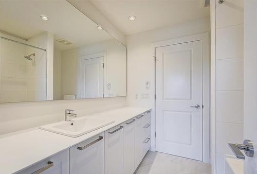 15938 27 Avenue, Surrey, BC - Indoor Photo Showing Bathroom