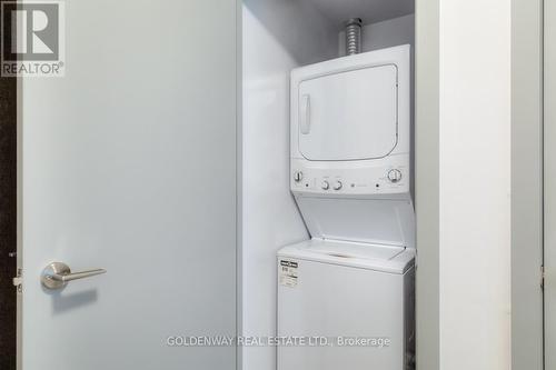 3005 - 2221 Yonge Street, Toronto, ON - Indoor Photo Showing Laundry Room