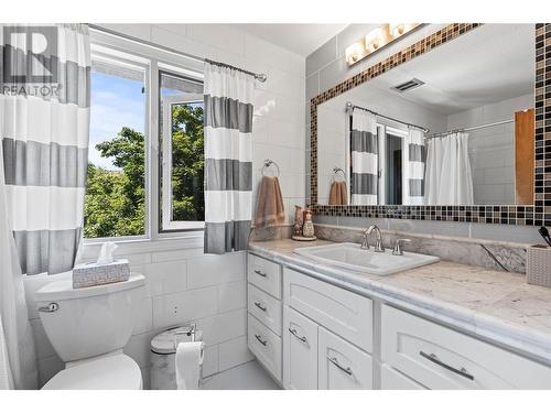 Primary Home Main Bathroom - 1451 Mountview Road, Vernon, BC - Indoor Photo Showing Bathroom