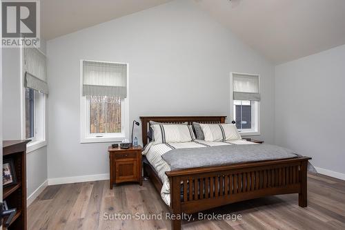 150 Spencer Avenue, Georgian Bluffs, ON - Indoor Photo Showing Bedroom