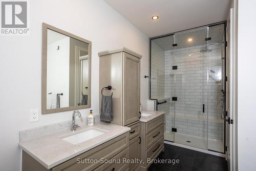 150 Spencer Avenue, Georgian Bluffs, ON - Indoor Photo Showing Bathroom