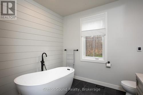 150 Spencer Avenue, Georgian Bluffs, ON - Indoor Photo Showing Bathroom