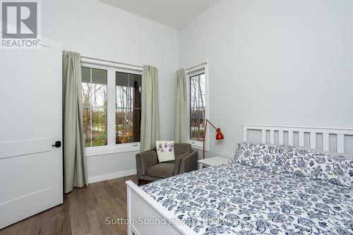 150 Spencer Avenue, Georgian Bluffs, ON - Indoor Photo Showing Bedroom