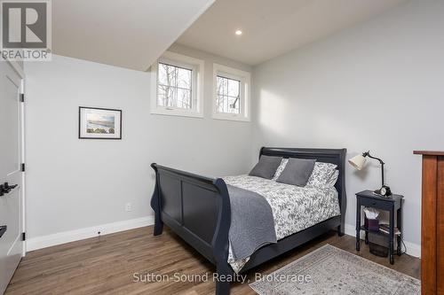 150 Spencer Avenue, Georgian Bluffs, ON - Indoor Photo Showing Bedroom