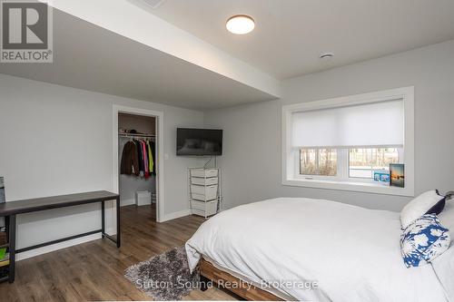 150 Spencer Avenue, Georgian Bluffs, ON - Indoor Photo Showing Bedroom