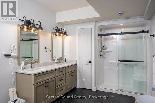 150 Spencer Avenue, Georgian Bluffs, ON - Indoor Photo Showing Bathroom