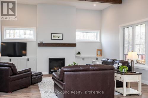 150 Spencer Avenue, Georgian Bluffs, ON - Indoor With Fireplace