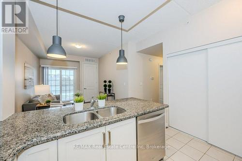 321 - 1077 Gordon Street, Guelph (Hanlon Creek), ON - Indoor Photo Showing Kitchen With Double Sink