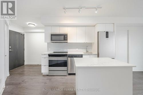 208 - 1401 O'Connor Drive, Toronto, ON - Indoor Photo Showing Kitchen