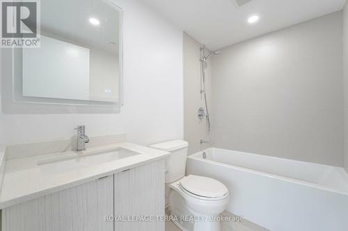 208 - 1401 O'Connor Drive, Toronto, ON - Indoor Photo Showing Bathroom