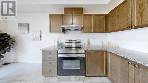 28 Ness Drive, Richmond Hill, ON - Indoor Photo Showing Kitchen