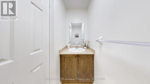 28 Ness Drive, Richmond Hill, ON - Indoor Photo Showing Bathroom