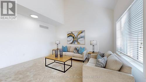 28 Ness Drive, Richmond Hill, ON - Indoor Photo Showing Living Room