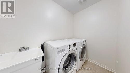 28 Ness Drive, Richmond Hill, ON - Indoor Photo Showing Laundry Room