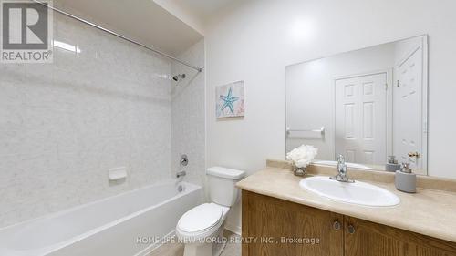 28 Ness Drive, Richmond Hill, ON - Indoor Photo Showing Bathroom