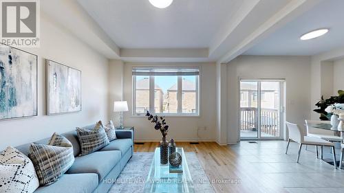 28 Ness Drive, Richmond Hill, ON - Indoor Photo Showing Living Room