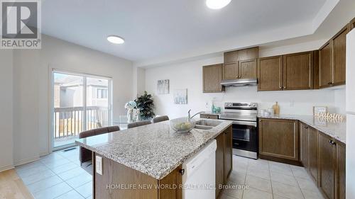 28 Ness Drive, Richmond Hill, ON - Indoor Photo Showing Kitchen