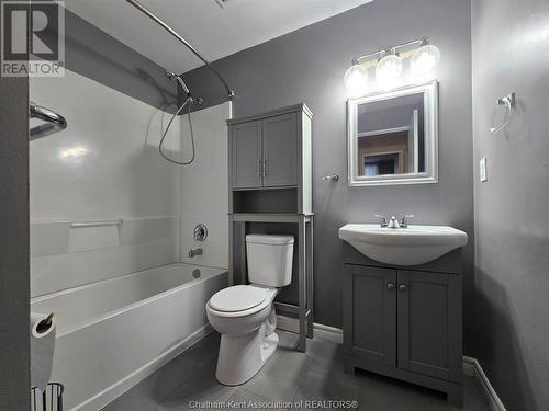 150 Park Avenue East Unit# 207, Chatham, ON - Indoor Photo Showing Bathroom