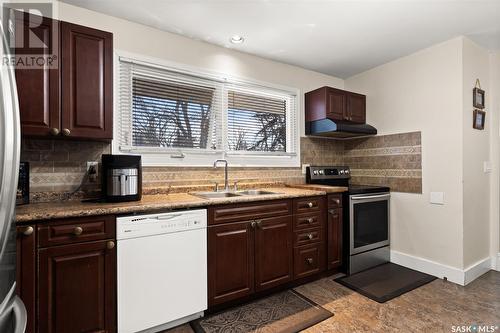 1844 Grant Drive, Regina, SK - Indoor Photo Showing Kitchen With Double Sink