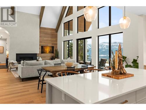 82 Twin Lakes Road, Enderby, BC - Indoor Photo Showing Living Room