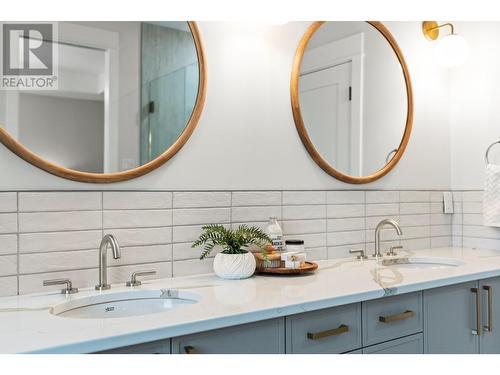 82 Twin Lakes Road, Enderby, BC - Indoor Photo Showing Bathroom