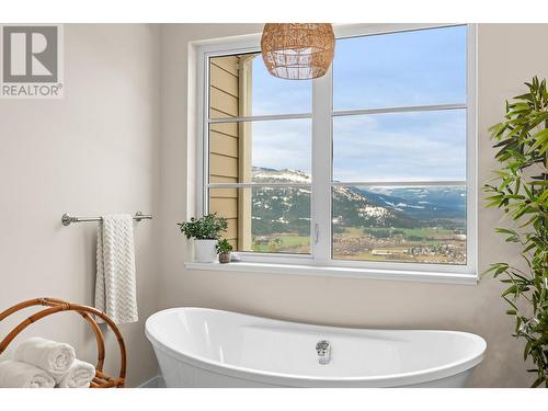 82 Twin Lakes Road, Enderby, BC - Indoor Photo Showing Bathroom