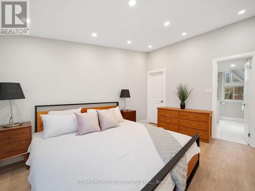 247 Ontario Street, Toronto, ON - Indoor Photo Showing Bedroom