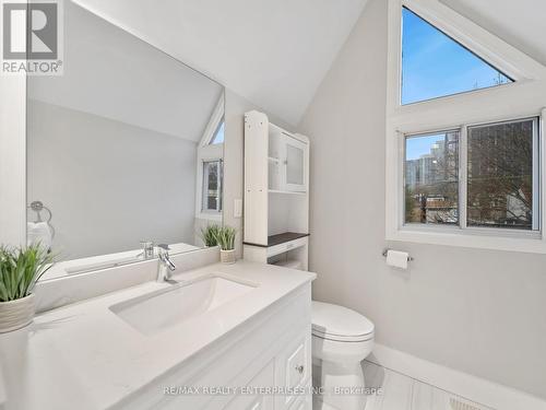 247 Ontario Street, Toronto, ON - Indoor Photo Showing Bathroom