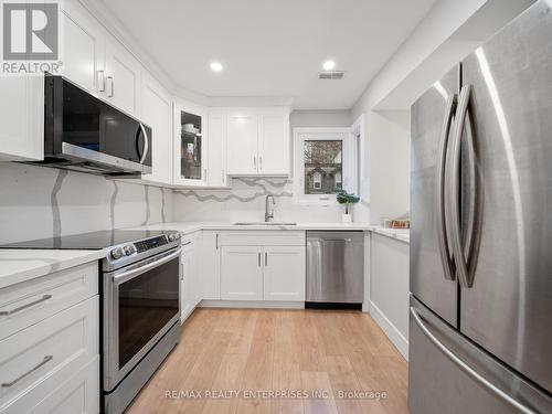 247 Ontario Street, Toronto, ON - Indoor Photo Showing Kitchen With Upgraded Kitchen