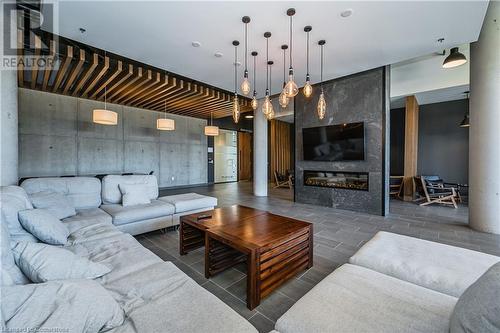 251 Northfield Drive Unit# 418, Waterloo, ON - Indoor Photo Showing Living Room