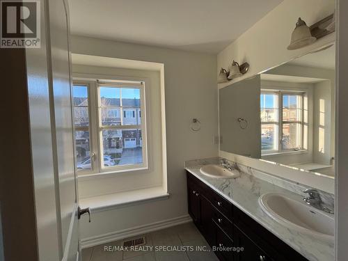 25 Stratus Street, Kitchener, ON - Indoor Photo Showing Bathroom