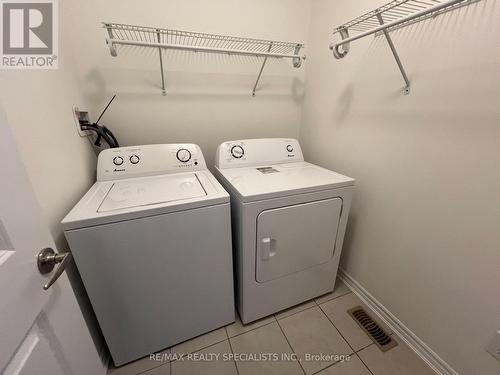 25 Stratus Street, Kitchener, ON - Indoor Photo Showing Laundry Room