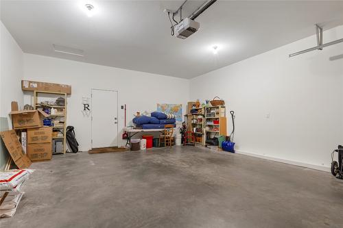 25-595 Vineyard Way, Vernon, BC - Indoor Photo Showing Garage