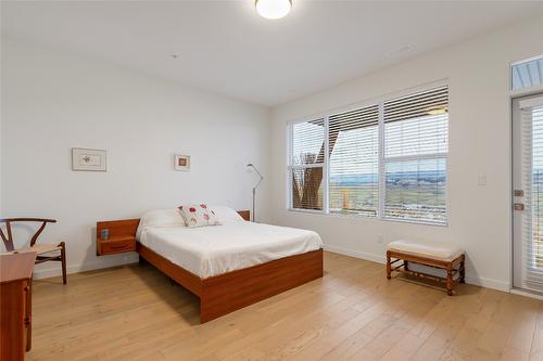 25-595 Vineyard Way, Vernon, BC - Indoor Photo Showing Bedroom