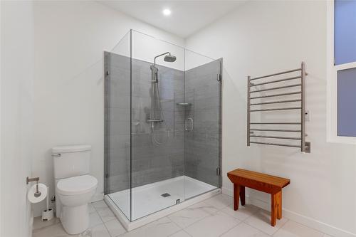 25-595 Vineyard Way, Vernon, BC - Indoor Photo Showing Bathroom