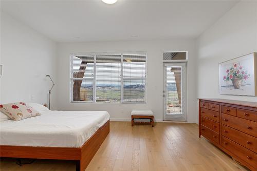 25-595 Vineyard Way, Vernon, BC - Indoor Photo Showing Bedroom