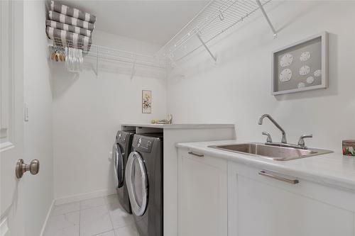 25-595 Vineyard Way, Vernon, BC - Indoor Photo Showing Laundry Room