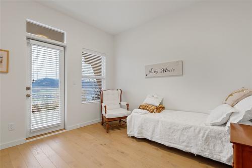 25-595 Vineyard Way, Vernon, BC - Indoor Photo Showing Bedroom