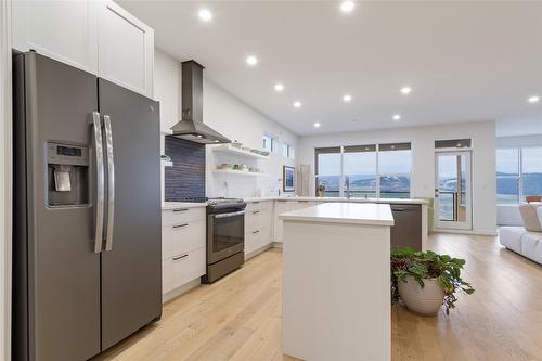 25-595 Vineyard Way, Vernon, BC - Indoor Photo Showing Kitchen With Upgraded Kitchen