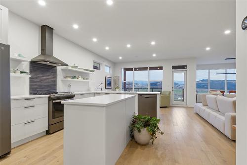 25-595 Vineyard Way, Vernon, BC - Indoor Photo Showing Kitchen