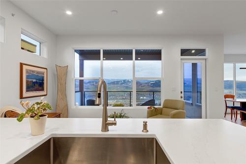 25-595 Vineyard Way, Vernon, BC - Indoor Photo Showing Kitchen