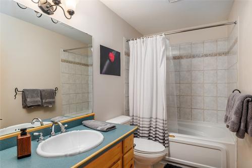 9434 Hodges Road, Vernon, BC - Indoor Photo Showing Bathroom